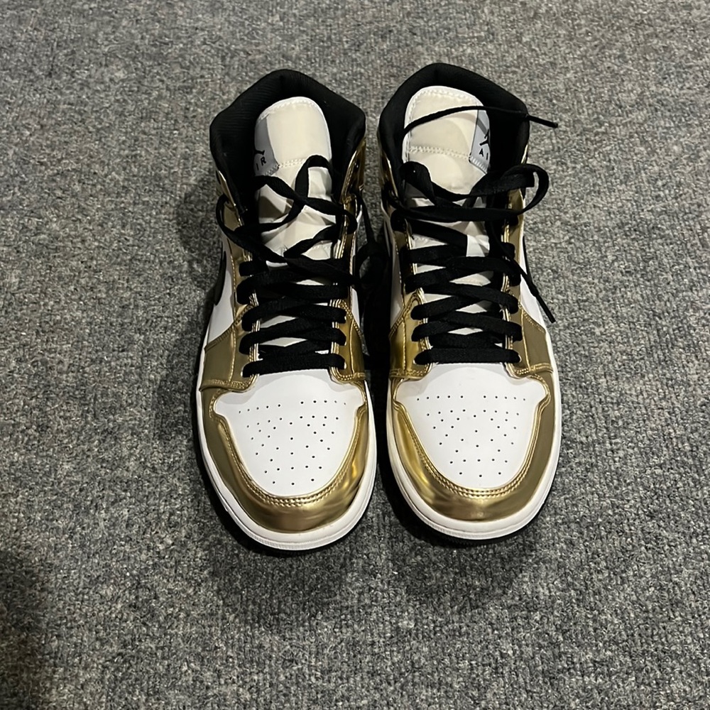 Jordan 1’s gold